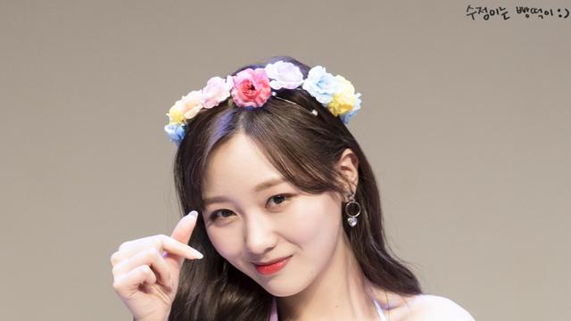 러블리즈 반짝반짝 빛나는 크리스탈 수정⋯
