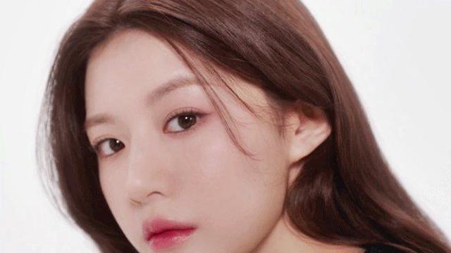2023년을 강타한.. 고윤정 미모