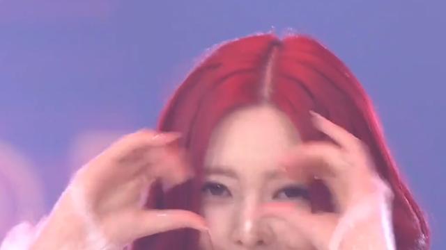 유나 vs 윈터 진저헤어 대결 .gif ㄷㄷㄷㄷㄷ:)