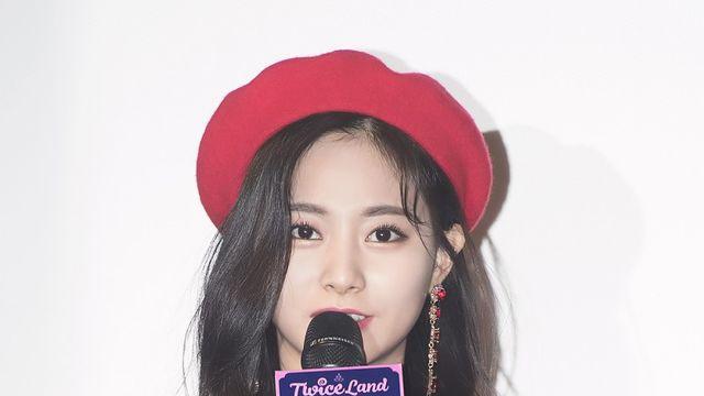 예쁜 쯔위 (트와이스/고/1p):)