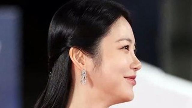 신예은 청룡 영화상.. 오프숄더 드레스