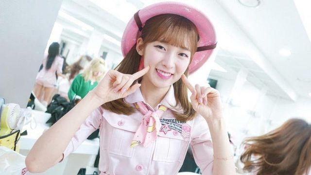 아린 + 아린 효정 비니 + 오마이걸 단체샷