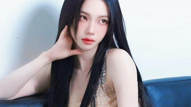 화보 찍는 카리나.. 사람 홀리는 미모
