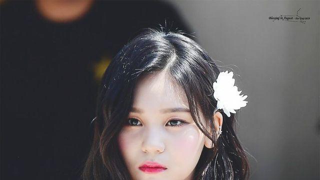 여자친구 엄지