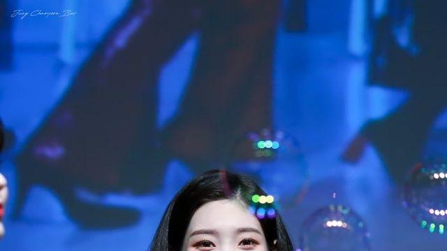 정채연.jpg⋯