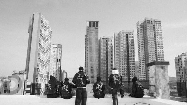 '29일 컴백' 82메이저, 쟈켓 사진보니 우월한 피지컬에 감탄만