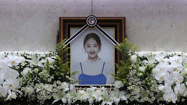 갑작스러운 이별...故 박보람 '영정 속 밝은 미소' [TF사진관]