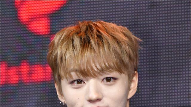 [MD포토] 티아이오티 최우진, '설레는 손하트'