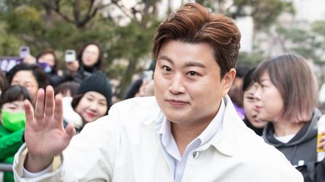 “술잔에 입만 댔다”더니…김호중, 소변 감정 결과 ‘음주 판단’ 나왔다