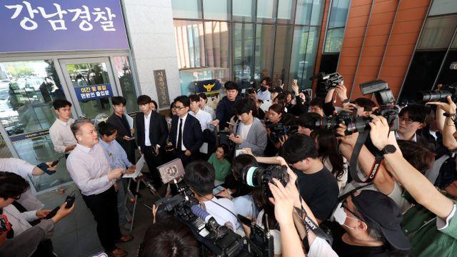 김호중, 취재진 피해 출석… 警 
