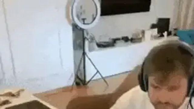 여친꺼 몰래먹은 남자