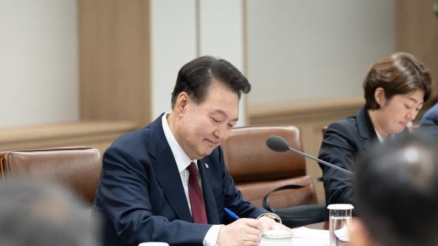 尹대통령 지지율 30.3%…7주 연속 30% 초반