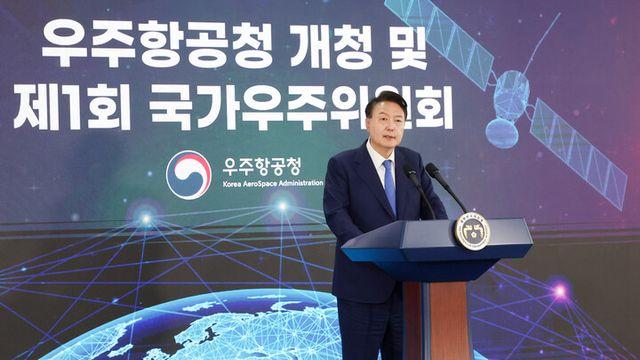 윤 대통령 “2027년까지 우주 관련 예산 1조5천억원 이상 확대”