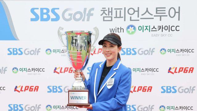 홍진주, KLPGA 챔피언스투어 시즌 첫 우승…상금왕 2연패 도전 순항