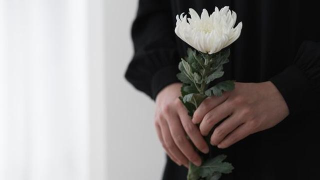 “엄마 장례식 3일 내내 있어 준 절친… 알고 보니 내 회사 동료 번호 땄더라”