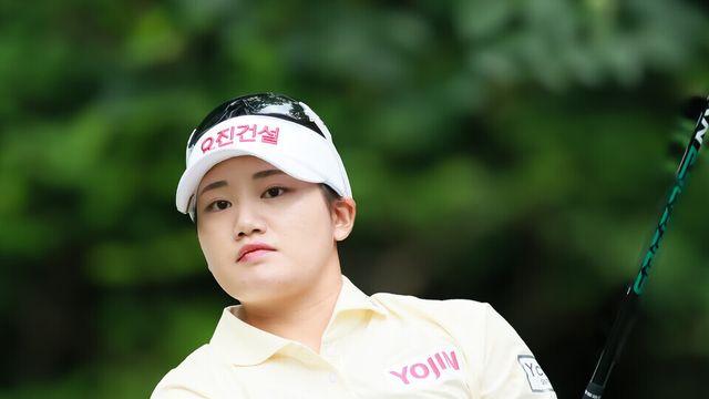 [STN포토]노승희, 티샷 방향을 확인한다