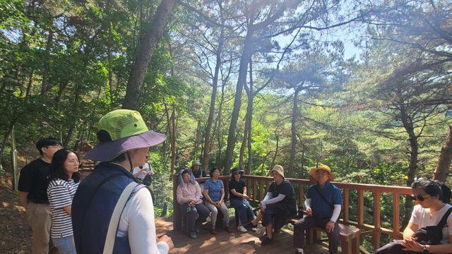 예산 응봉초, 교직원과 봉수산 자연휴양림 숲체험 실시