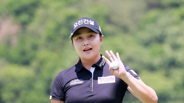 [STN포토]서연정, 멋진 버디로 마무리해요