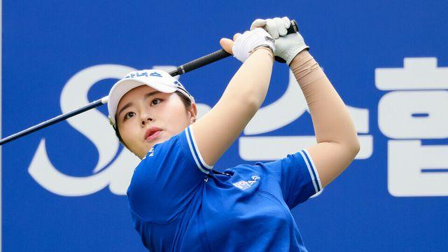 [STN포토]예쁘게 티샷 날리는 유지나