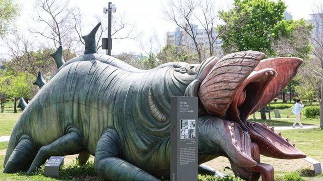 한강 괴물 조형물 근황..jpg??!