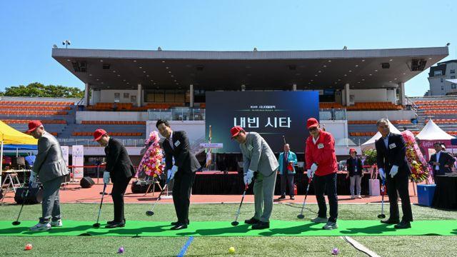 [포토] 파크골프 시타하는 참석자들