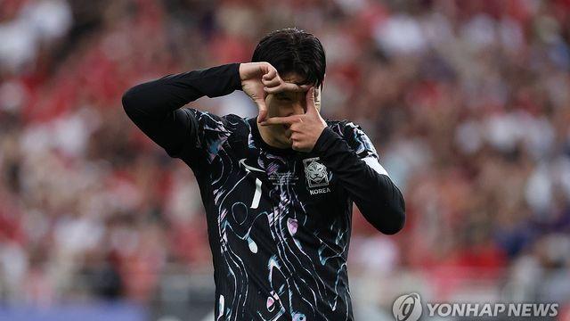 손흥민을 화나게 해??…싱가포르 팬 야유에 SON 멀티골 '대폭발'→이게 월드클래스 [싱가포르 현장]