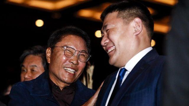 오늘자 공식자리에 나타난 이수만		…