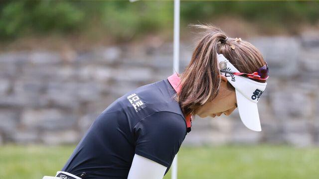 [STN포토]버디퍼트 준비하는 윤민아