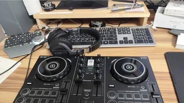 나이 50 다되서 DJ하고 싶다고 학원다니는 아빠 .jpg..