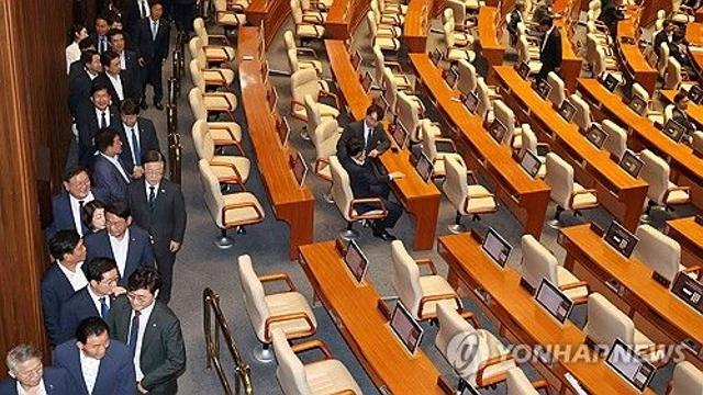 與, 野 독주에 힘받는 강경론…