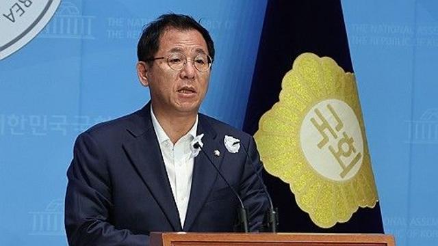 與 