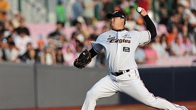 류현진, 12년 만의 청주 경기서 8이닝 8K 무실점 괴력투로 승리