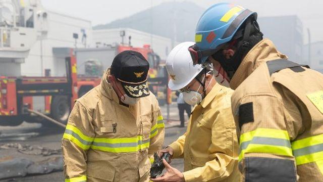 화성 공장화재 현장 찾은 김동연 경기도지사 “가용자원 총 동원해 신속하게 화재진압 해달라”