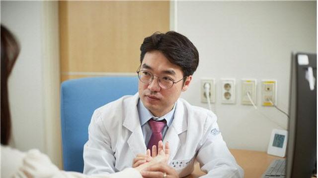 양반다리, 다리 꼬기, 오래 앉아있기 척추 건강 악영향