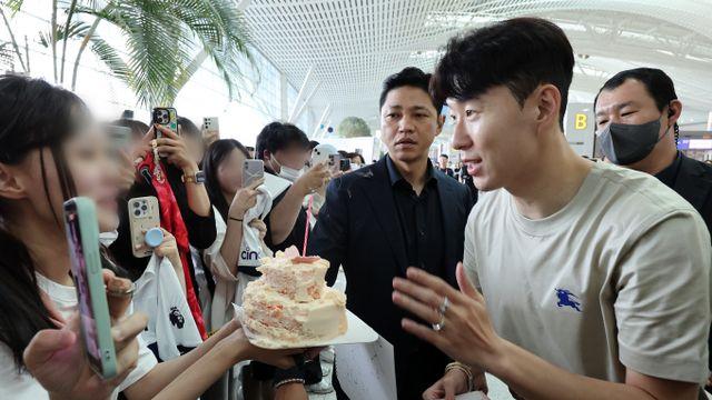 한국서 '충전' 마친 손흥민… 새 시즌 준비 '영국' 출국