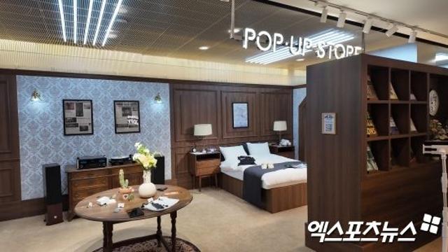 '인디 팬들을 위한 음악 호텔'…신촌 엠피엠지 뮤직 팝업 스토어 [덕지순례]