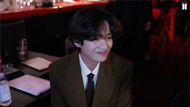 [BTS News] 방탄소년단 뷔, ‘Wherever U R’ 스포티파이 1억 스트리밍 돌파…생일에 전한 팬송