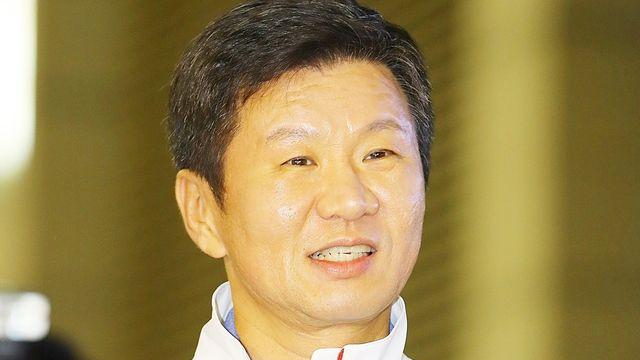 정몽규 나가라고 대놓고 요구한 현직 국회의원…실명도 떴다