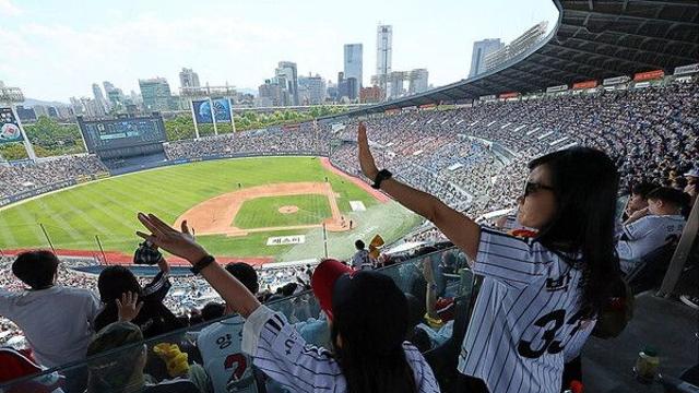 LG·두산, 돔구장 지을 때까지 '잠실 주경기장' 쓴다… 대체 야구장으로 결정