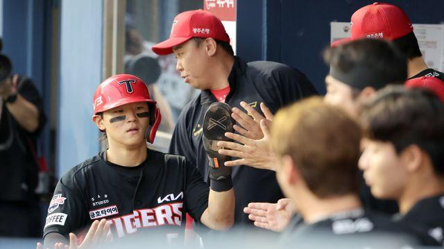 '벌써 20-20클럽' KIA 김도영, 6월 MVP 선정…전반기에만 두 번째
