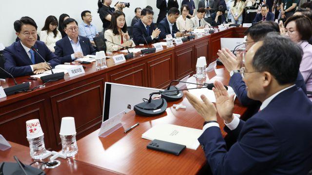 146만 文탄핵 청원도 폐기… 