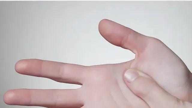 여자들이 의외로 많이 보는 남자 신체부위