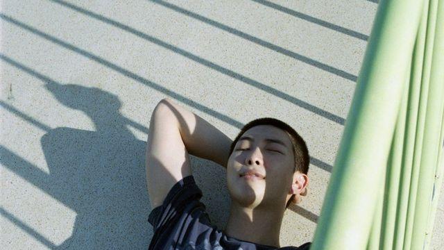 빌보드 AP도 홀딱 반한 RM ‘곰신 앨범’