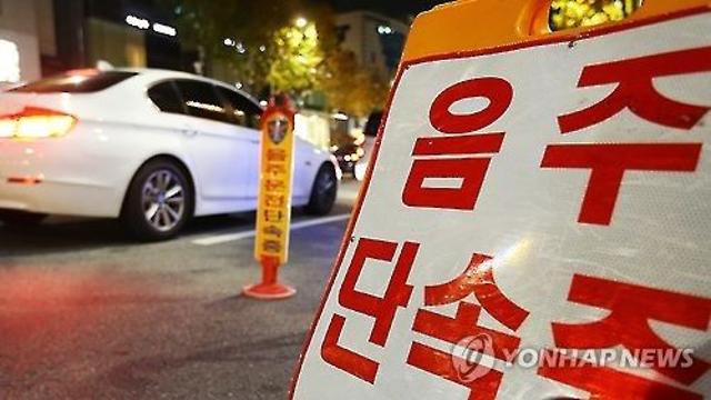 음주운전하다 가드레일 들이받고 전복…40대 운전자 수사