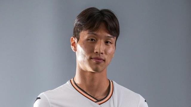 [트랜스퍼.1st] 엄지성 자리 만들어! 스완지, 포지션 겹치는 선수들 내보내며 ‘굳건한 신임’