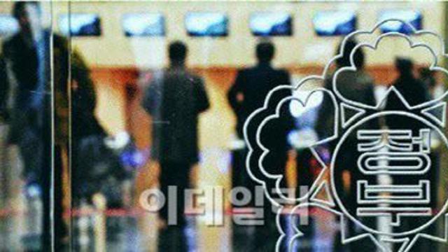 공무원 연봉 반발 확산…“9급 초봉 200만원대”