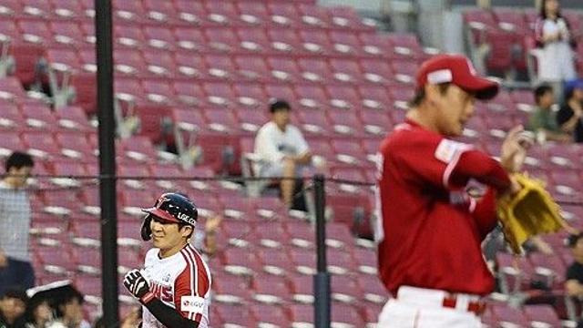 LG 오지환, 만루홈런 폭발…SSG 김광현, 9년 만에 8실점 강판
