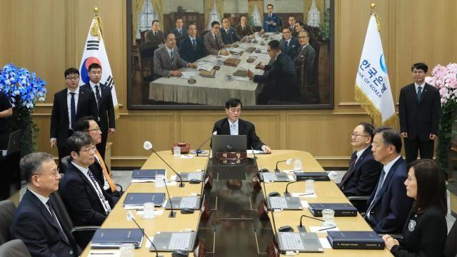 與 금리 인하 압박…한은 금중대 중소기업 한시대출 연장 가닥