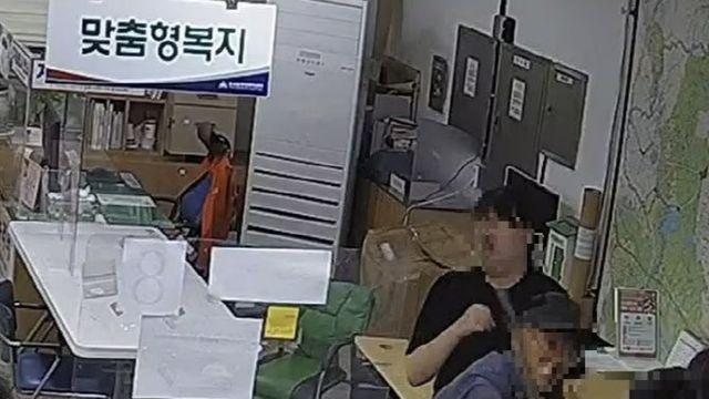 '쇠지팡이'로 공무원 찔러 출혈…악성민원인 고발당했다