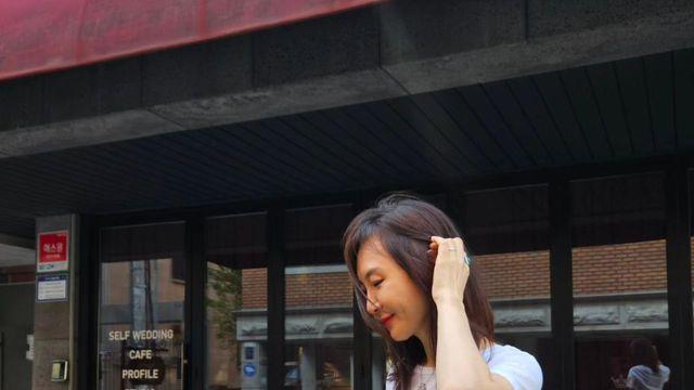 채시라, 나이를 잊게 하는 비주얼… 시크한 찢청 스타일링으로 화제